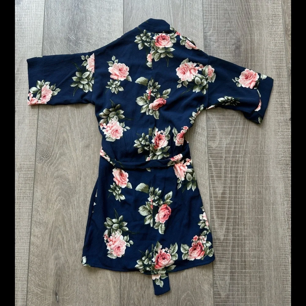 Coveted Clothing Floral Kimono Wrap Size XS 2/3